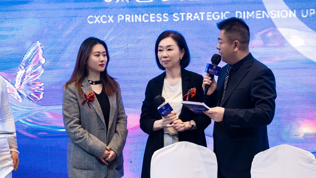 무대 위 공식 인터뷰 세션